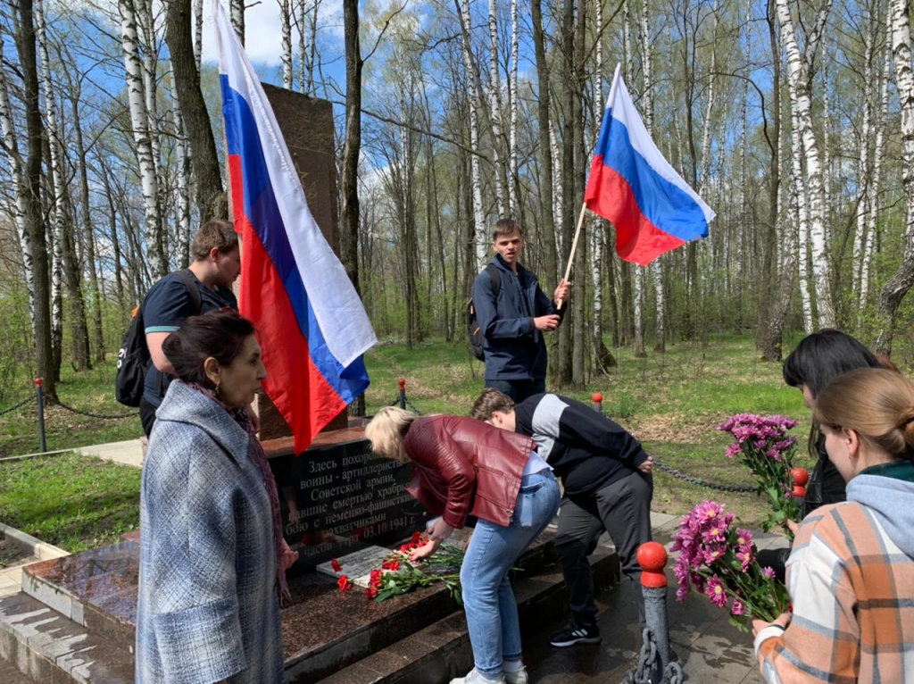Памятник артиллеристам 2.jpg